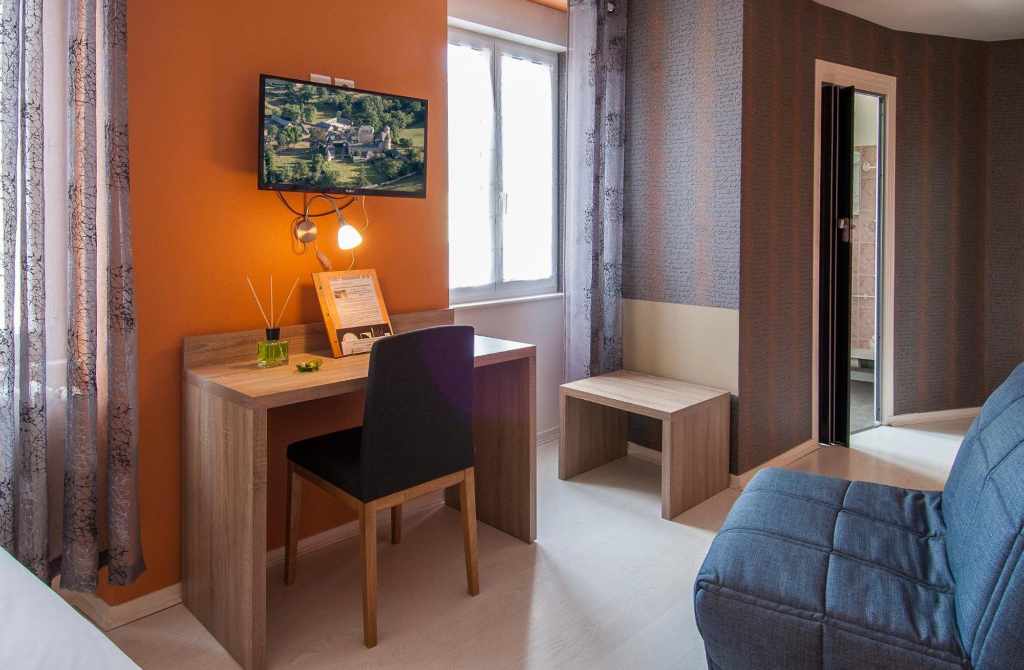 Logis Hotel Restaurant Cazes Arazat Laissac Экстерьер фото
