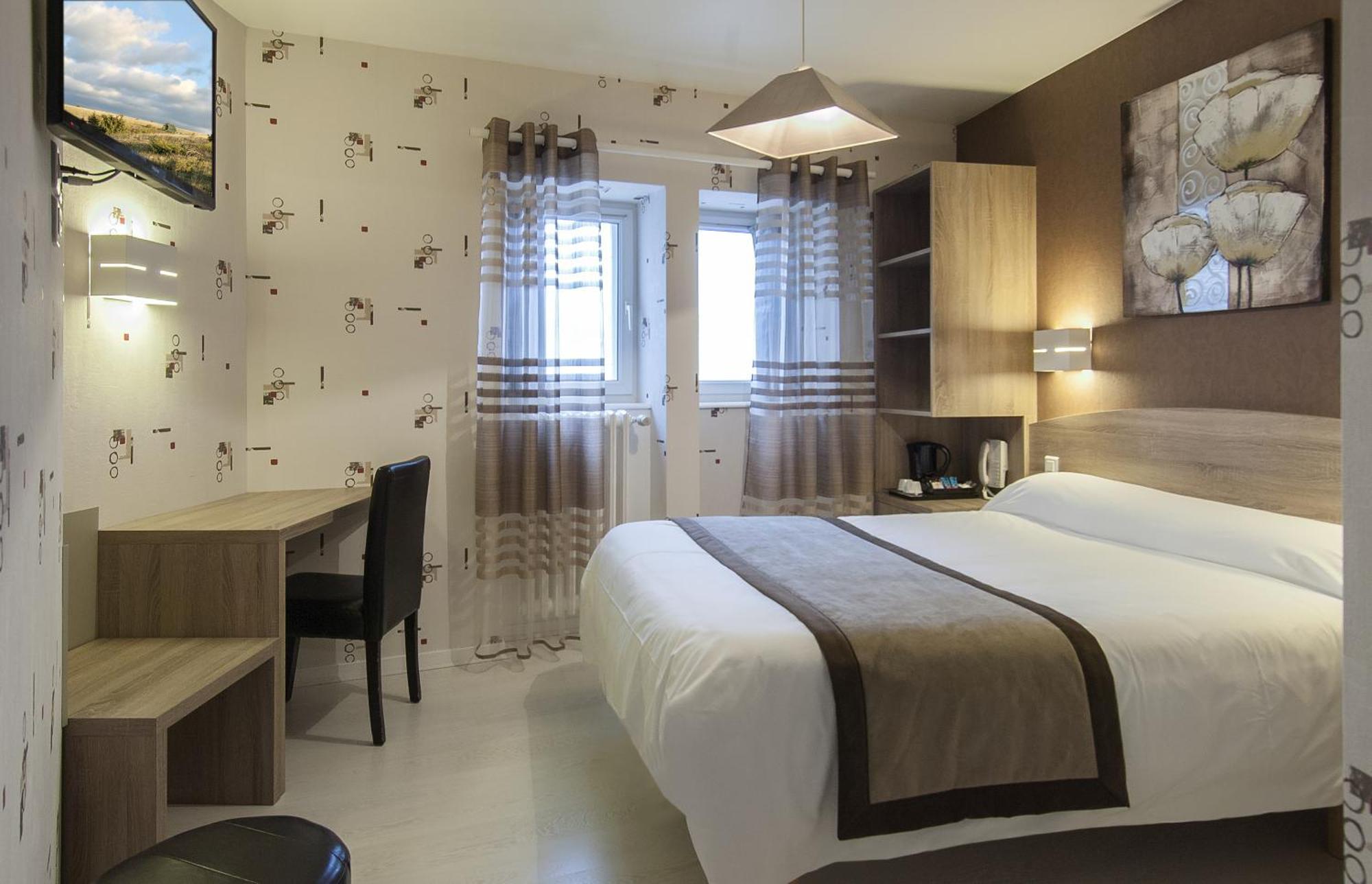 Logis Hotel Restaurant Cazes Arazat Laissac Экстерьер фото