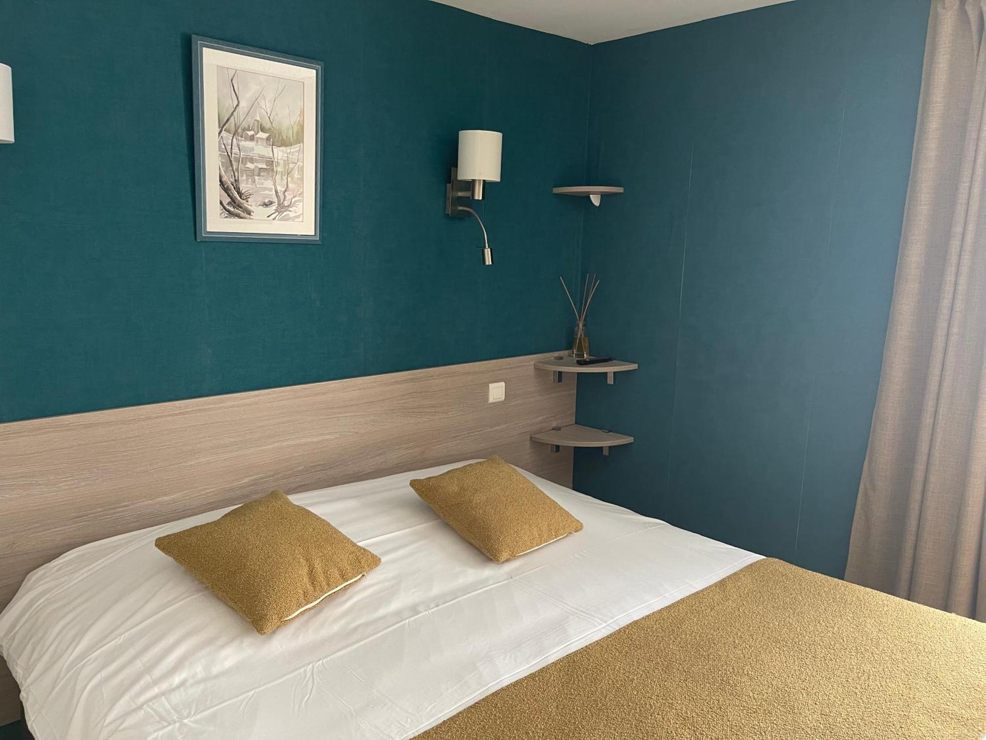 Logis Hotel Restaurant Cazes Arazat Laissac Экстерьер фото