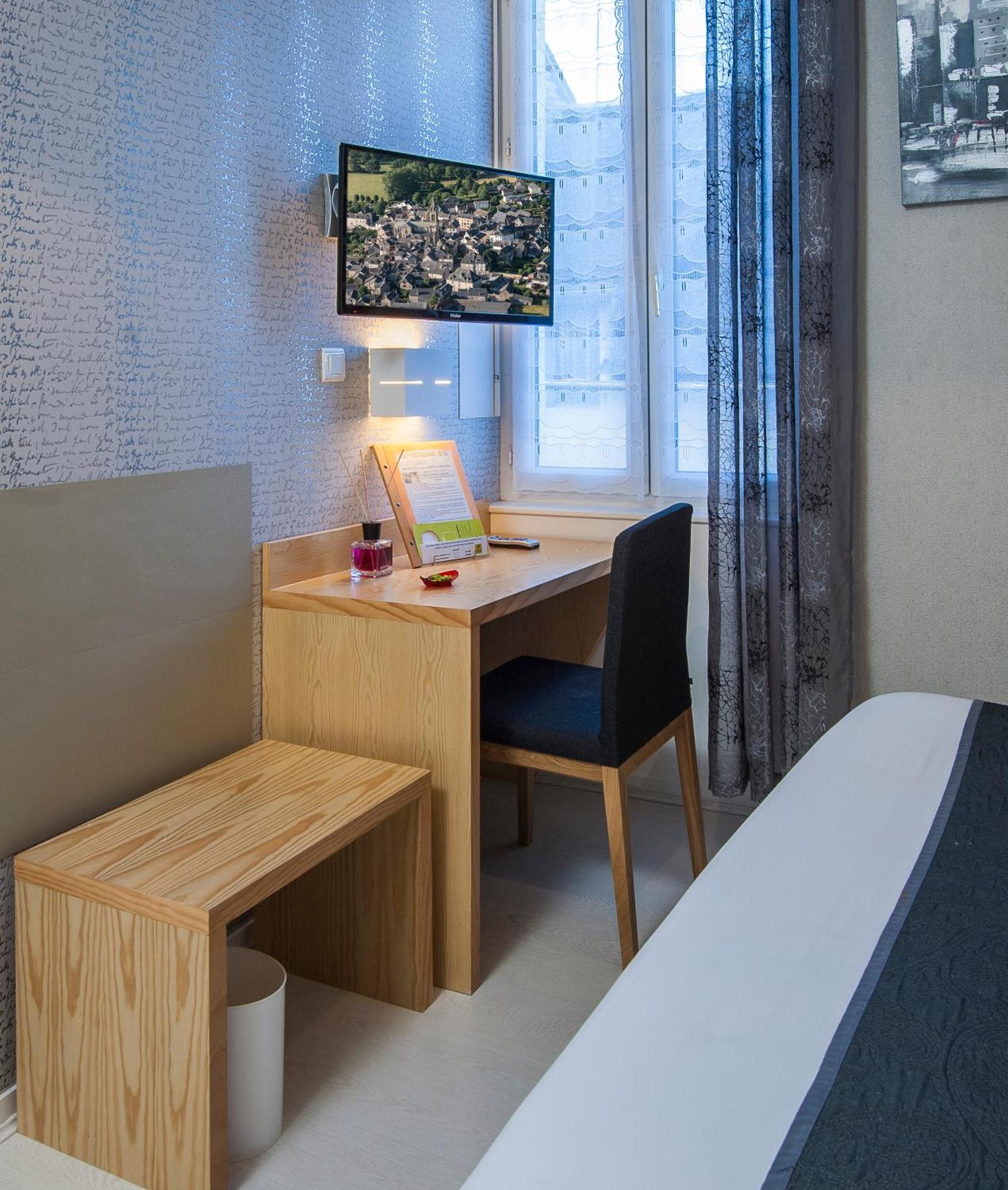 Logis Hotel Restaurant Cazes Arazat Laissac Экстерьер фото