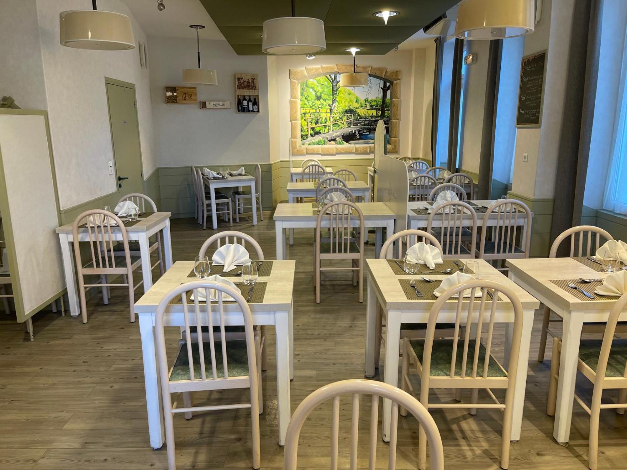Logis Hotel Restaurant Cazes Arazat Laissac Экстерьер фото