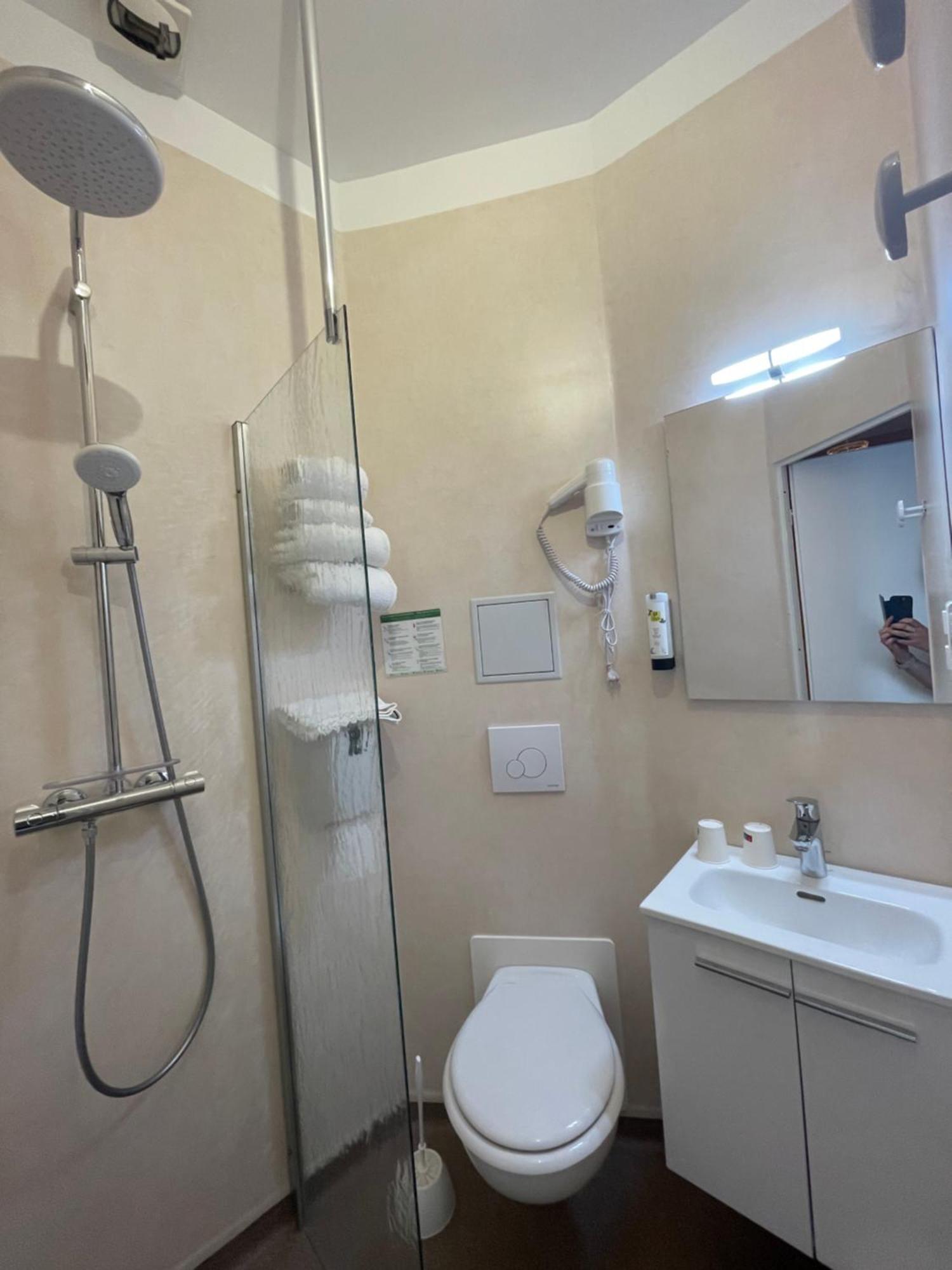 Logis Hotel Restaurant Cazes Arazat Laissac Экстерьер фото