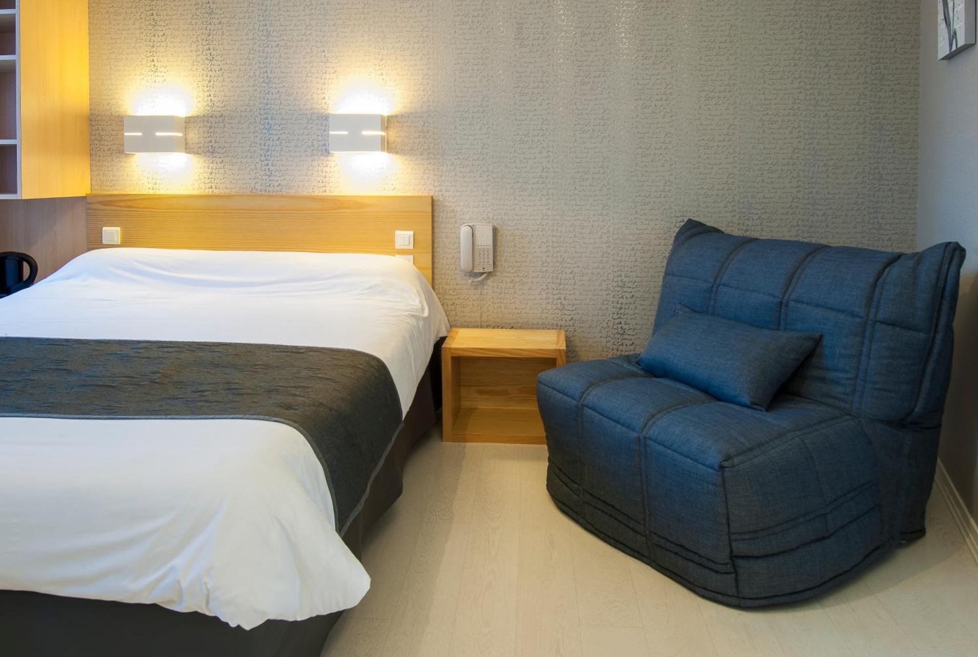 Logis Hotel Restaurant Cazes Arazat Laissac Экстерьер фото