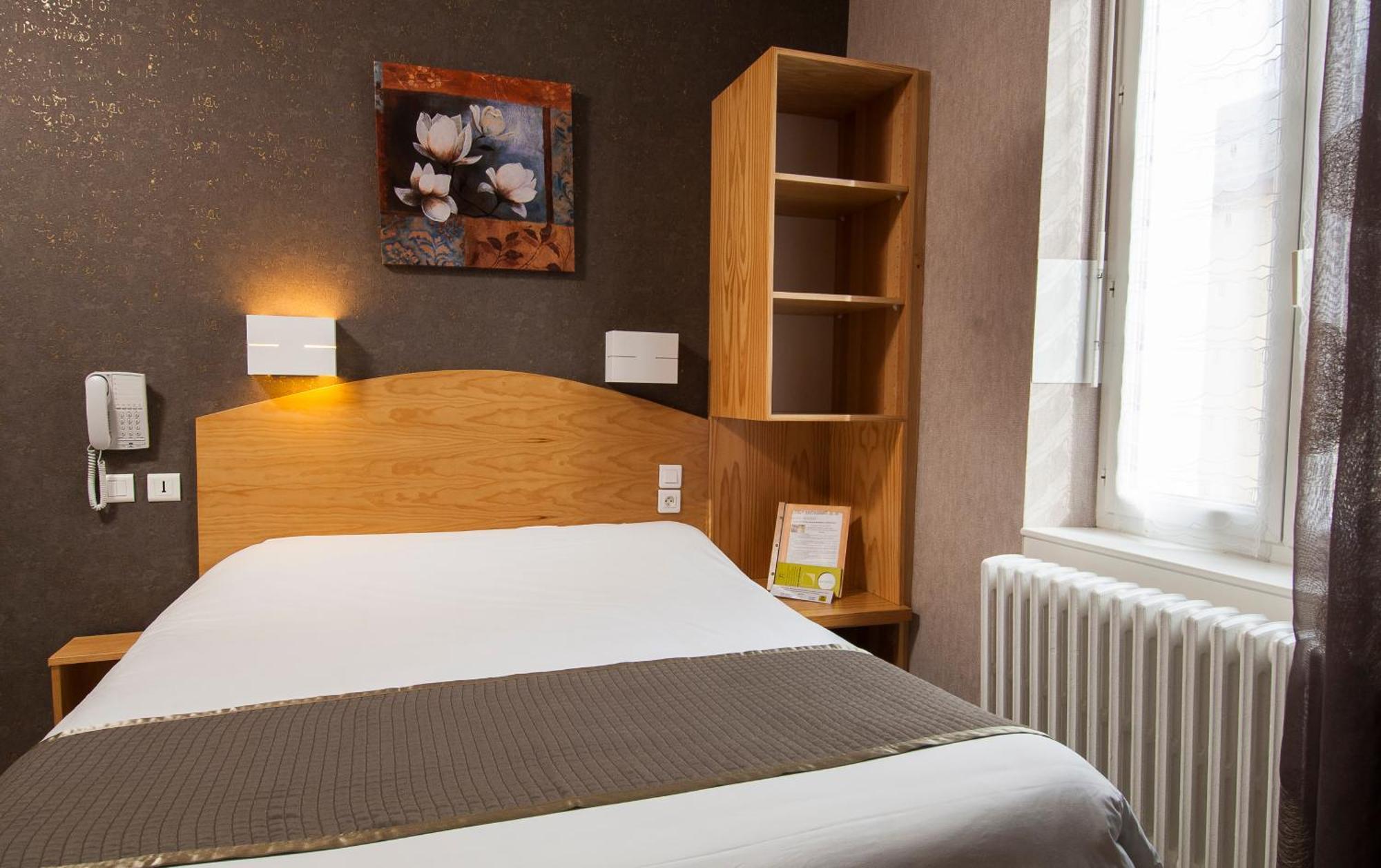 Logis Hotel Restaurant Cazes Arazat Laissac Экстерьер фото