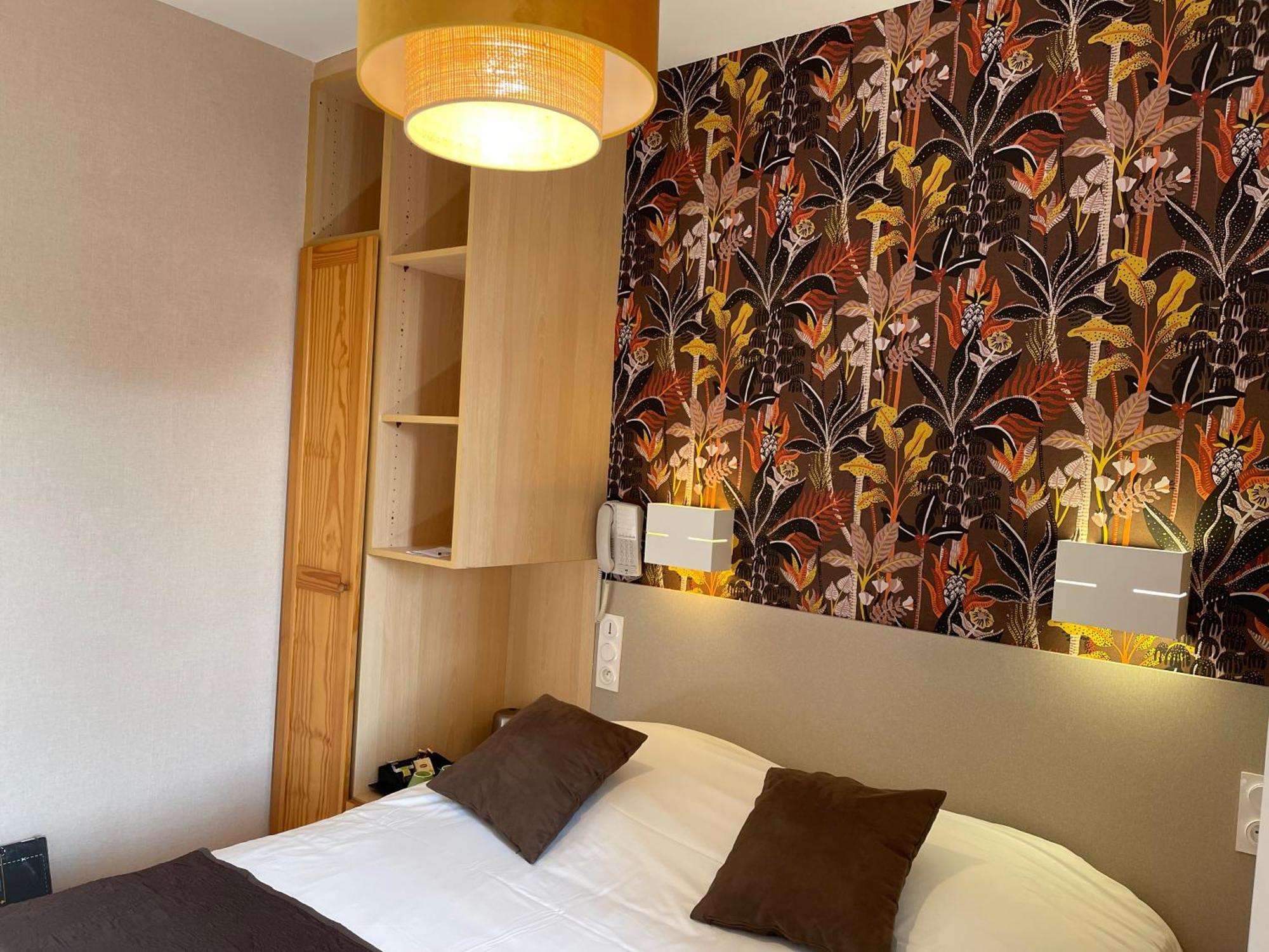 Logis Hotel Restaurant Cazes Arazat Laissac Экстерьер фото