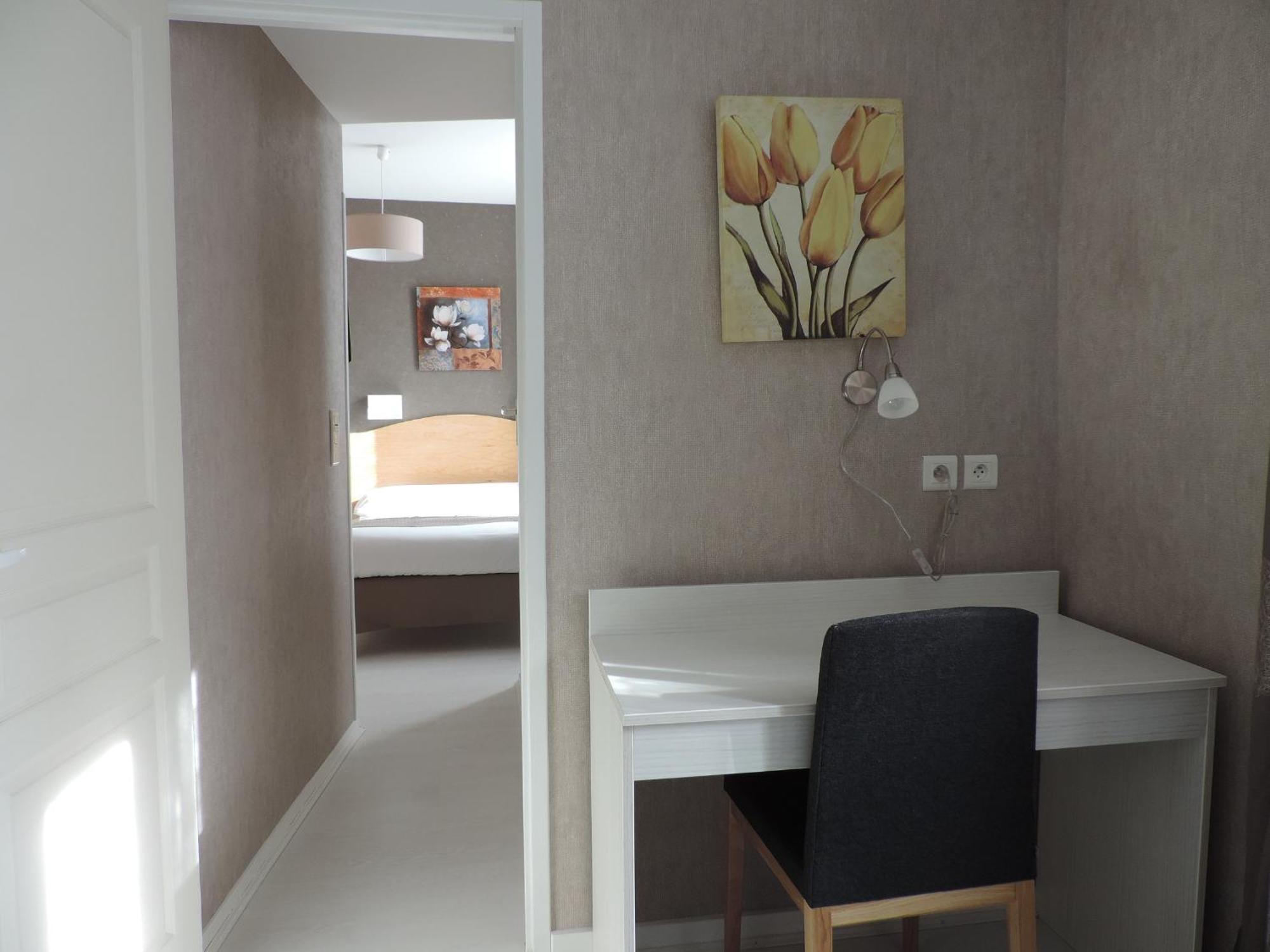 Logis Hotel Restaurant Cazes Arazat Laissac Экстерьер фото