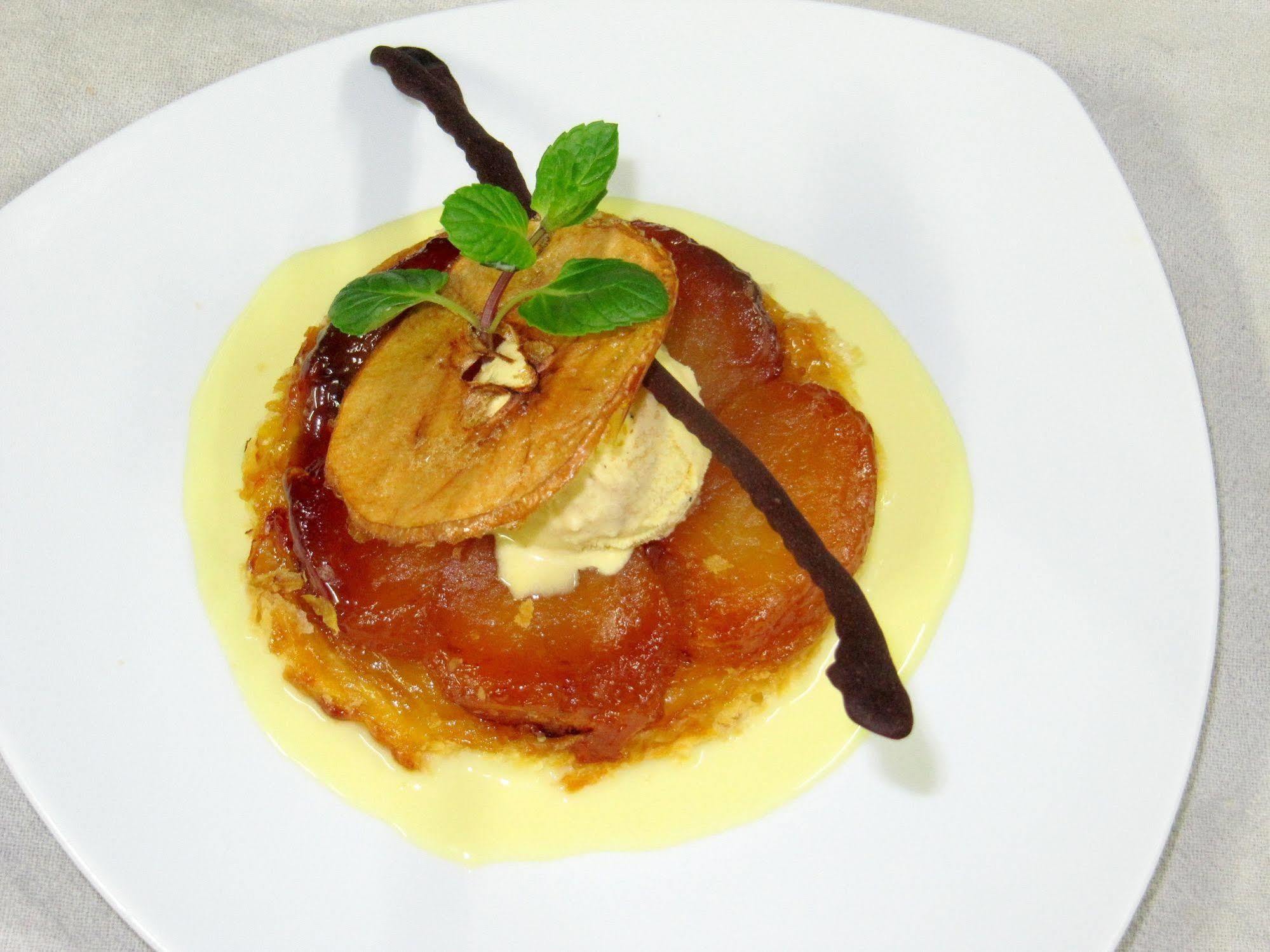 Logis Hotel Restaurant Cazes Arazat Laissac Экстерьер фото