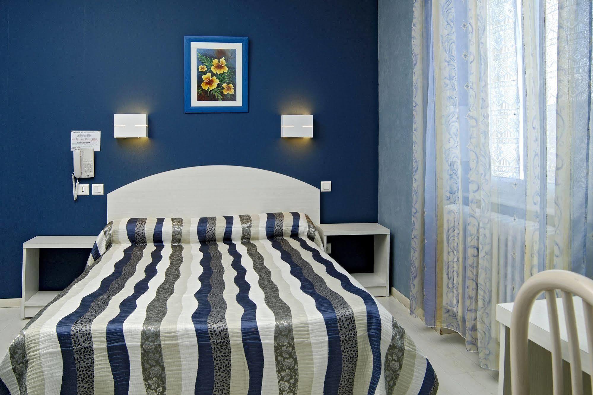 Logis Hotel Restaurant Cazes Arazat Laissac Экстерьер фото