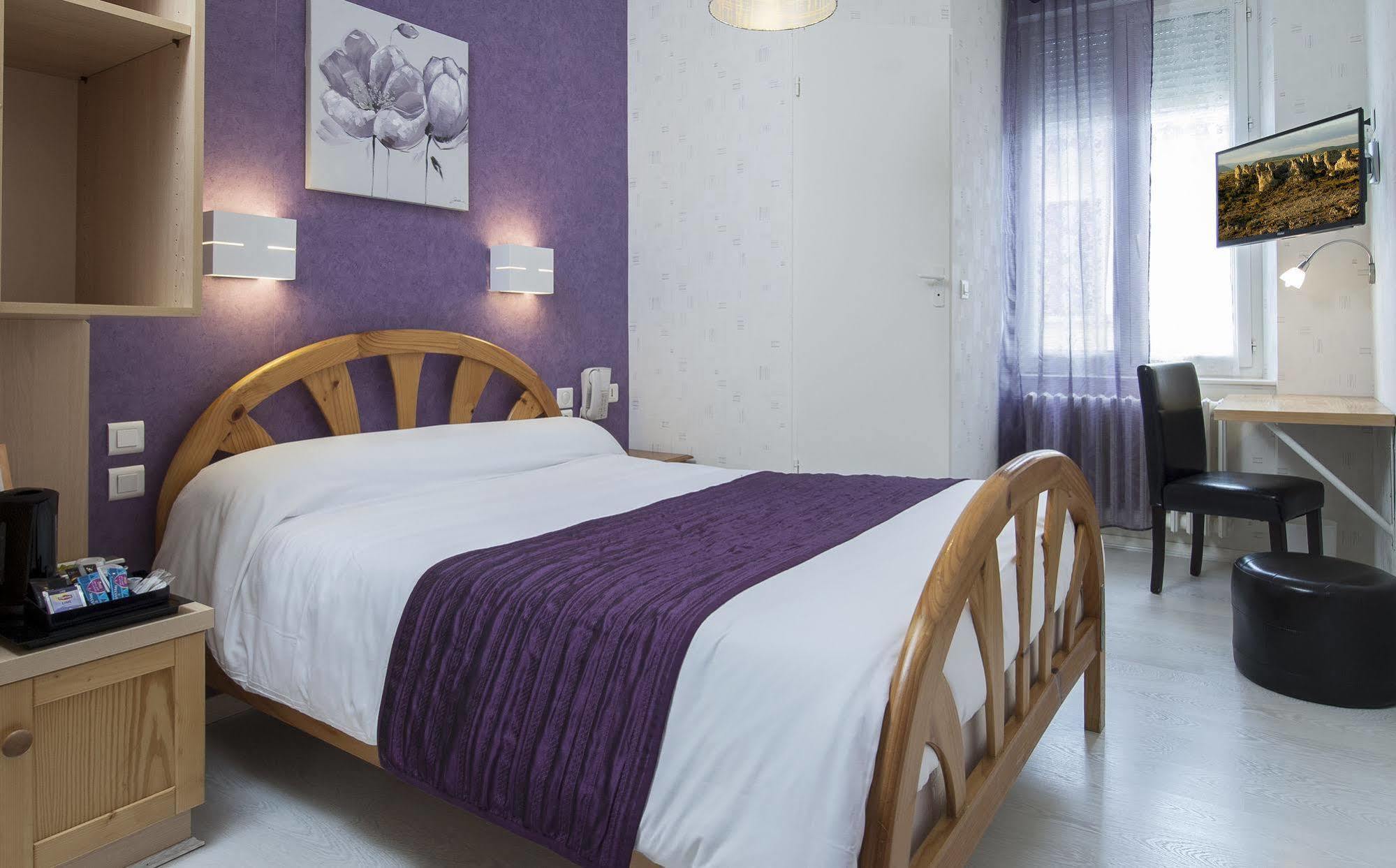 Logis Hotel Restaurant Cazes Arazat Laissac Экстерьер фото