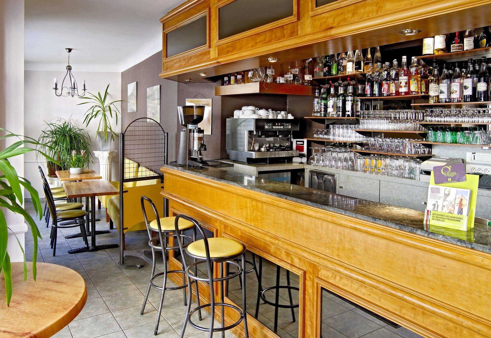 Logis Hotel Restaurant Cazes Arazat Laissac Экстерьер фото